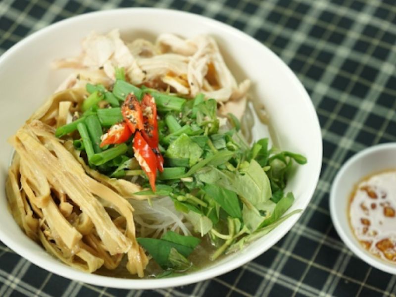 Bún măng vịt là một trong những món ăn ngày Tết thú vị