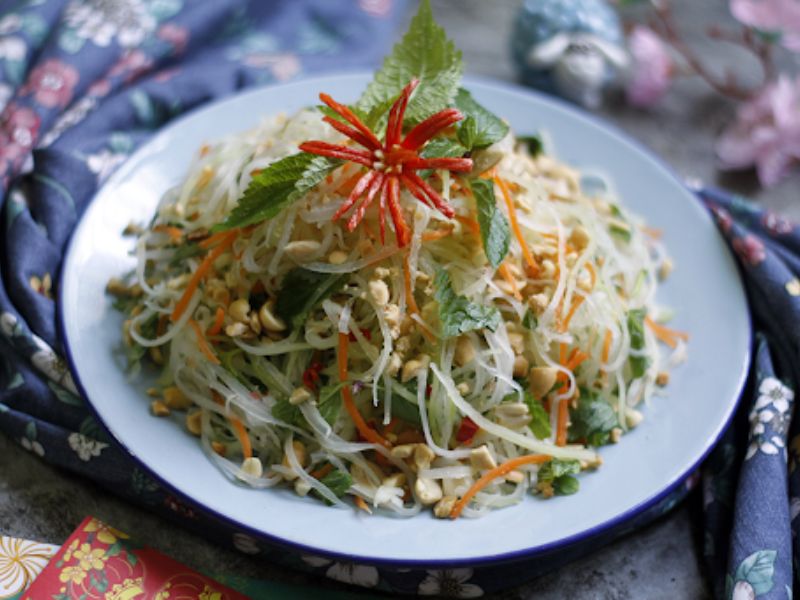 Gỏi cũng là món ăn giúp chị em giữ dáng tốt